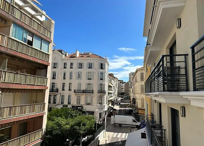 A025-Appartement 2 Chambres - Carre D\'Or-Hyper Centre Cannes