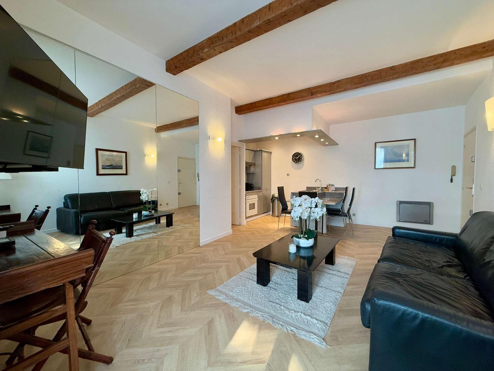A025-appartement 2 - Carre D'or-hyper Centre